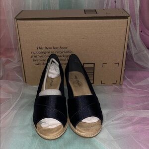 Easy Street Black Espadrille Sandals